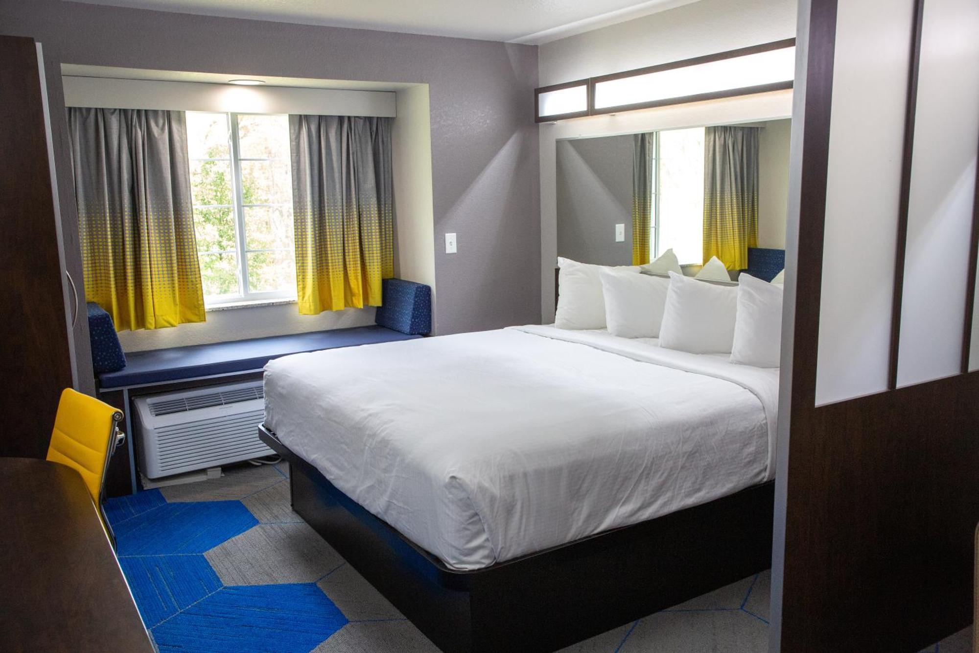 Microtel Inn & Suites By Wyndham Сърси Екстериор снимка