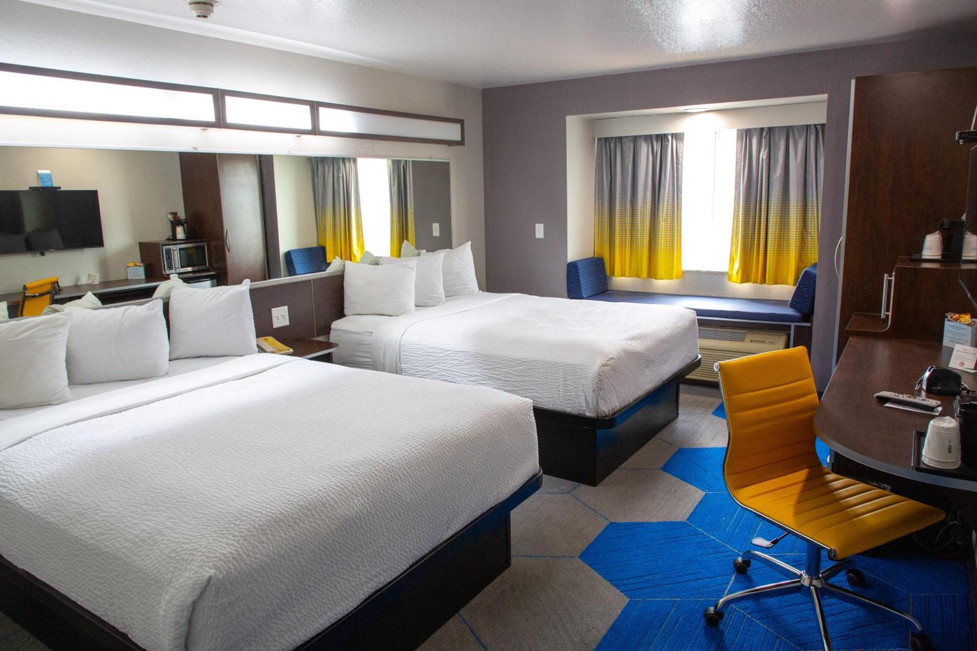 Microtel Inn & Suites By Wyndham Сърси Екстериор снимка