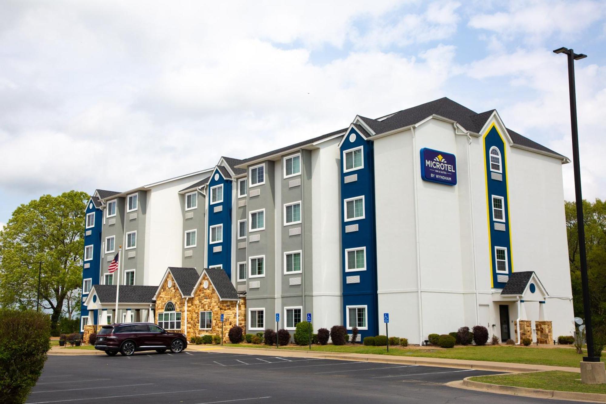 Microtel Inn & Suites By Wyndham Сърси Екстериор снимка