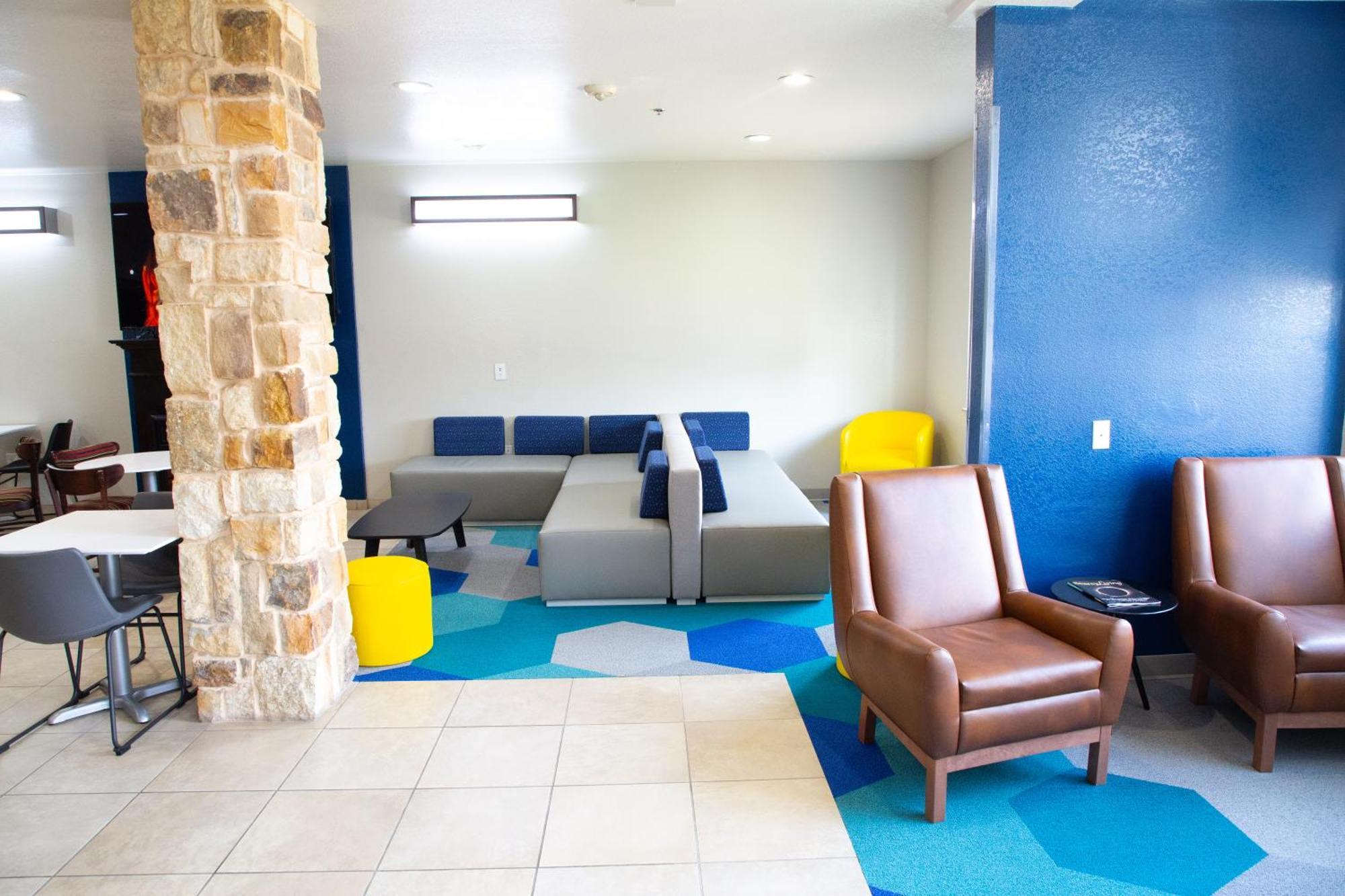 Microtel Inn & Suites By Wyndham Сърси Екстериор снимка